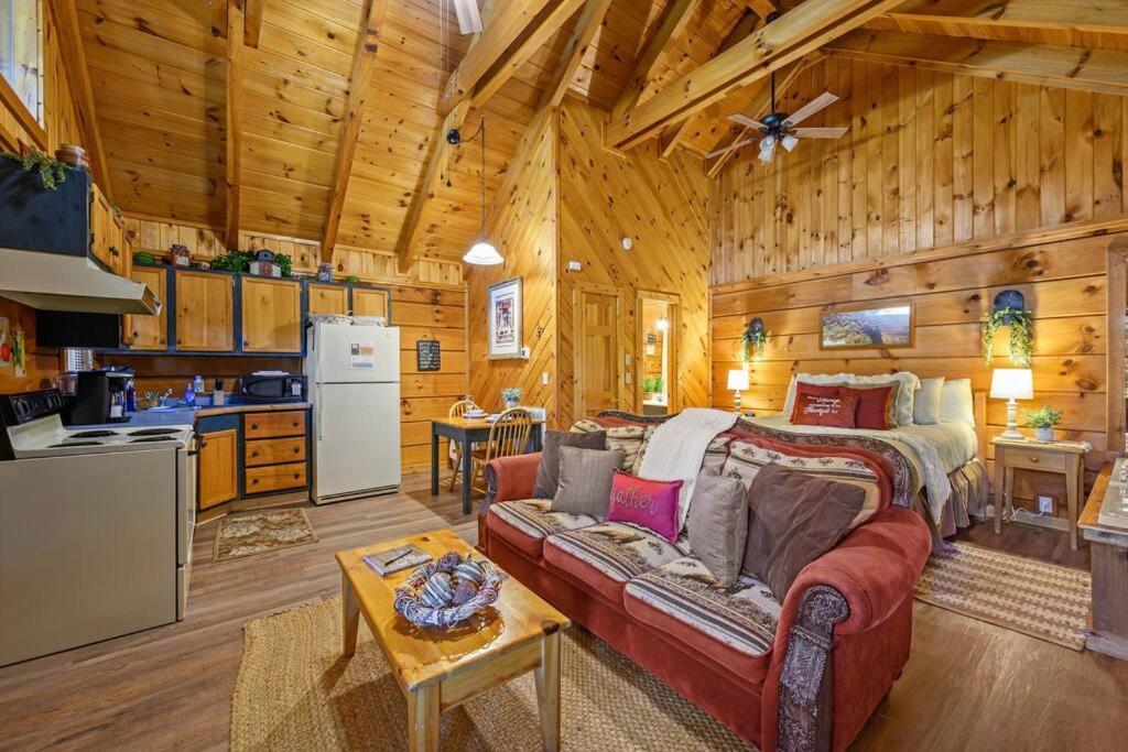 Do Not Disturb - Pigeon Forge Smoky Mountain Studio Cabin, Hot Tub, Fireplace Ngoại thất bức ảnh