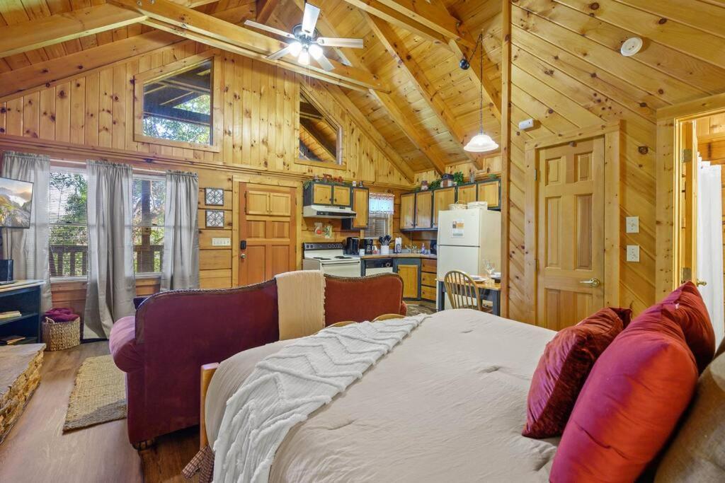 Do Not Disturb - Pigeon Forge Smoky Mountain Studio Cabin, Hot Tub, Fireplace Ngoại thất bức ảnh