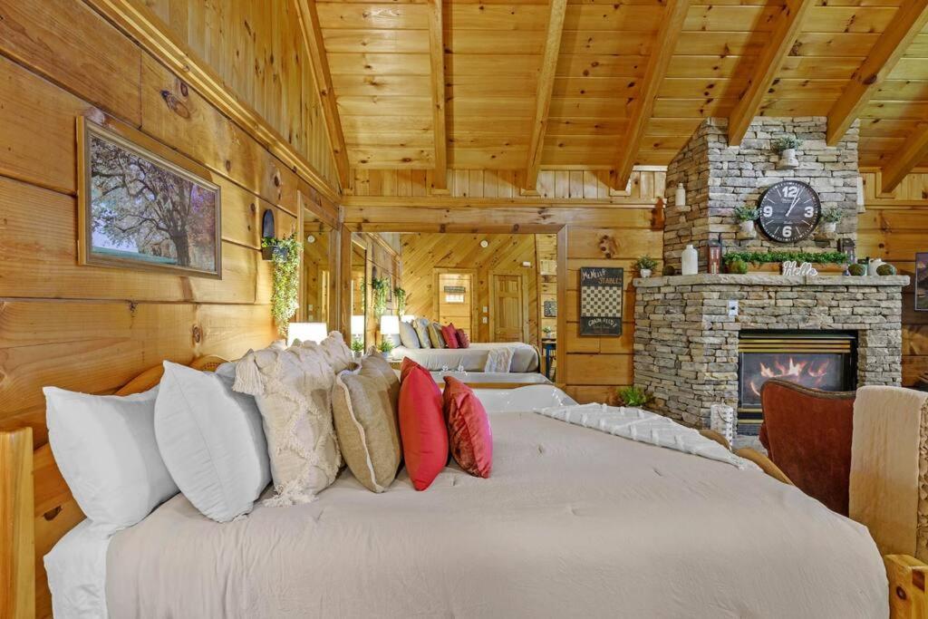 Do Not Disturb - Pigeon Forge Smoky Mountain Studio Cabin, Hot Tub, Fireplace Ngoại thất bức ảnh